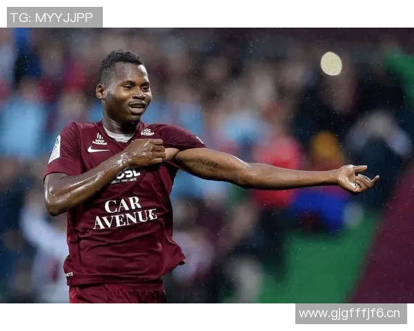 24岁韩国球星在法甲梅斯对阵巴黎圣日耳曼的激战中表现出色遗憾落败